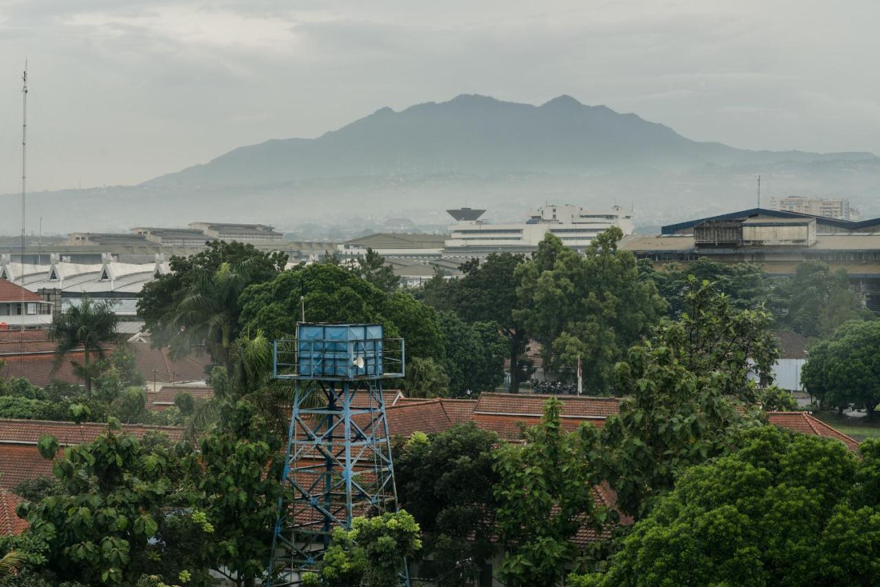 Temmu Co-Living Hostel Bandung Exterior photo